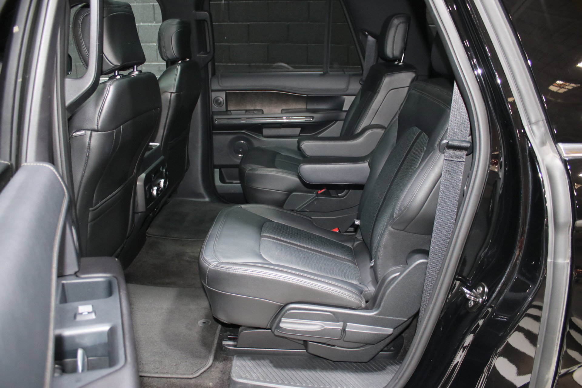 Used 2018 Ford Expedition Max Limited w/ Equipment Group 302A image 4