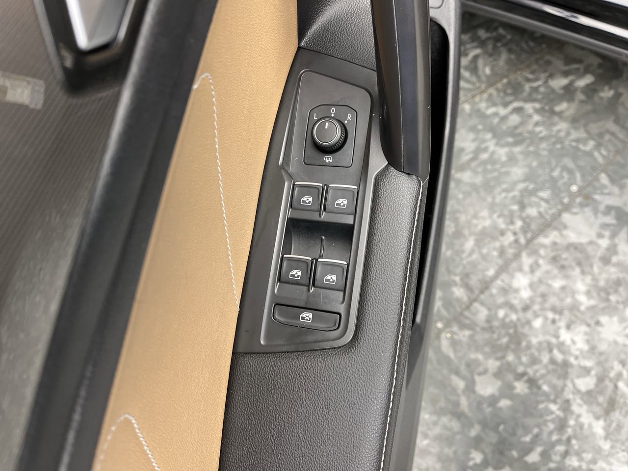 Used 2022 Volkswagen Tiguan SE AWD/4WD image 8
