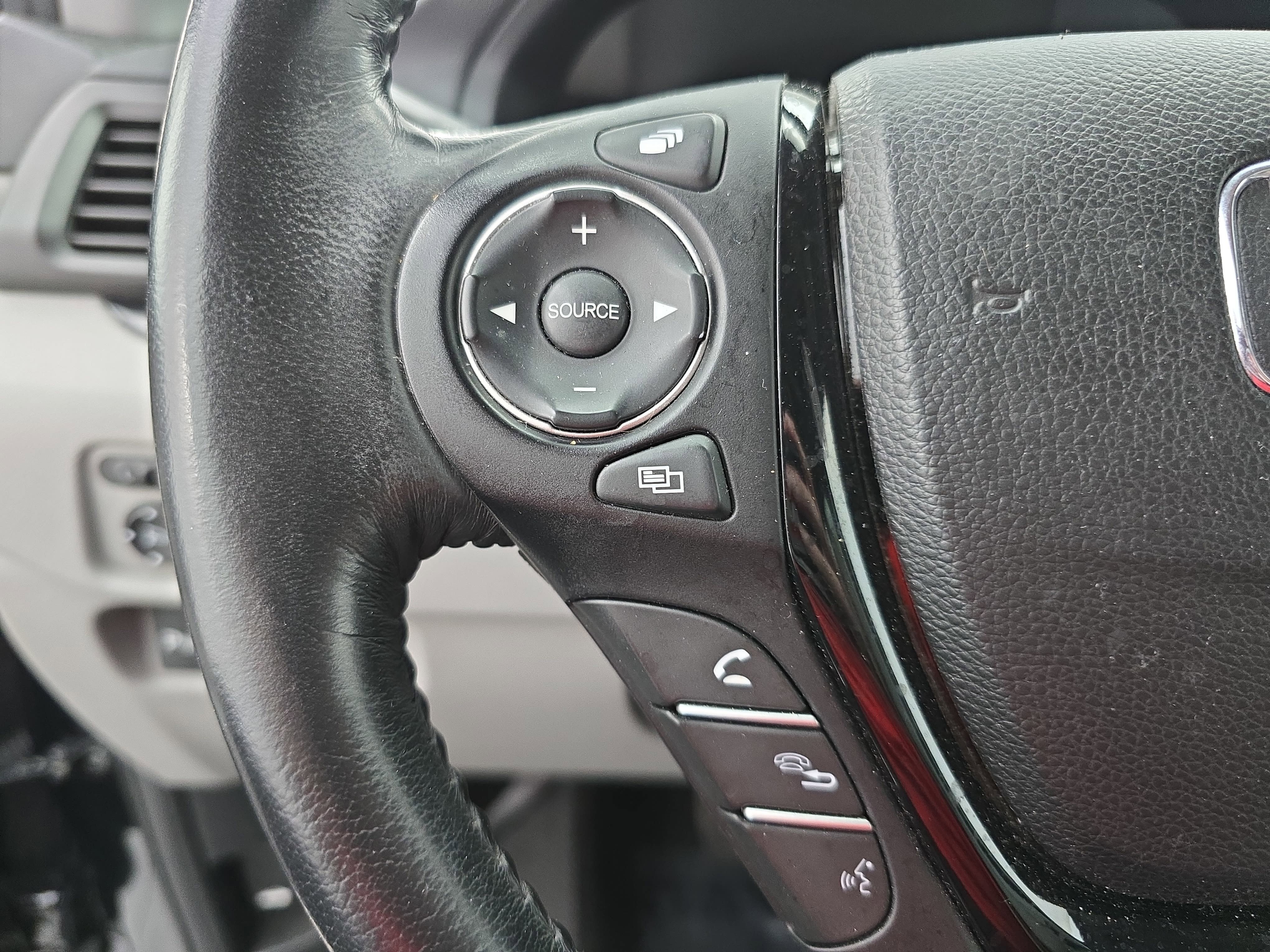 Used 2016 Honda Pilot Touring image 18