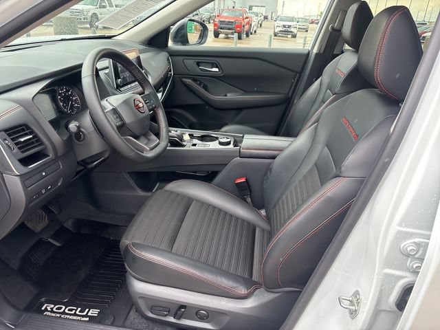 Used 2025 Nissan Rogue SV AWD/4WD image 17