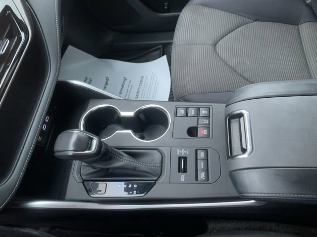 Used 2023 Toyota Highlander LE image 23