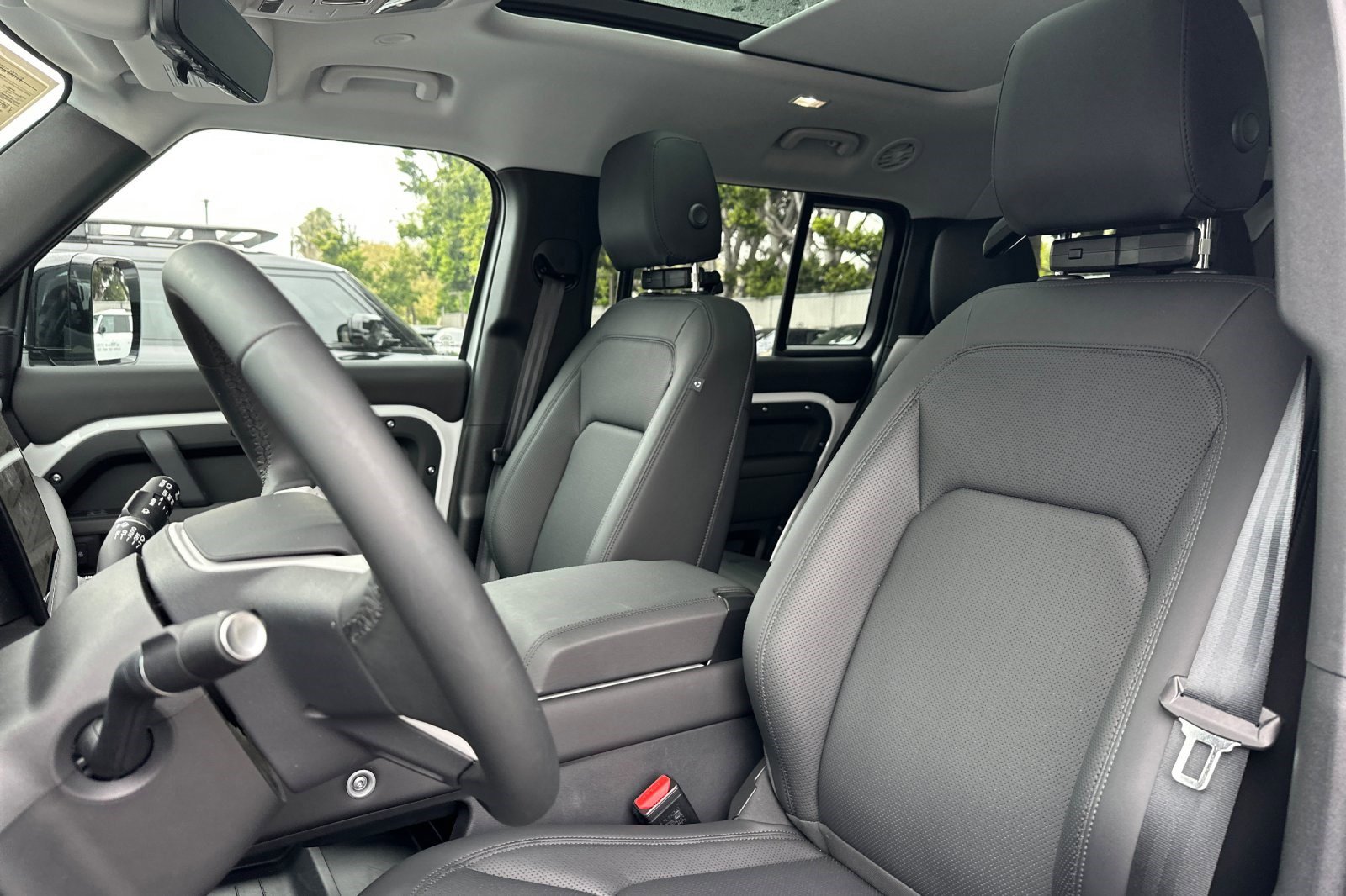 Used 2025 Land Rover Defender 130 S image 6