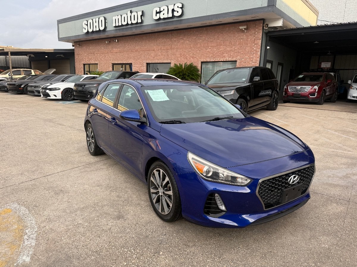Used 2019 Hyundai Elantra GT FWD image 2