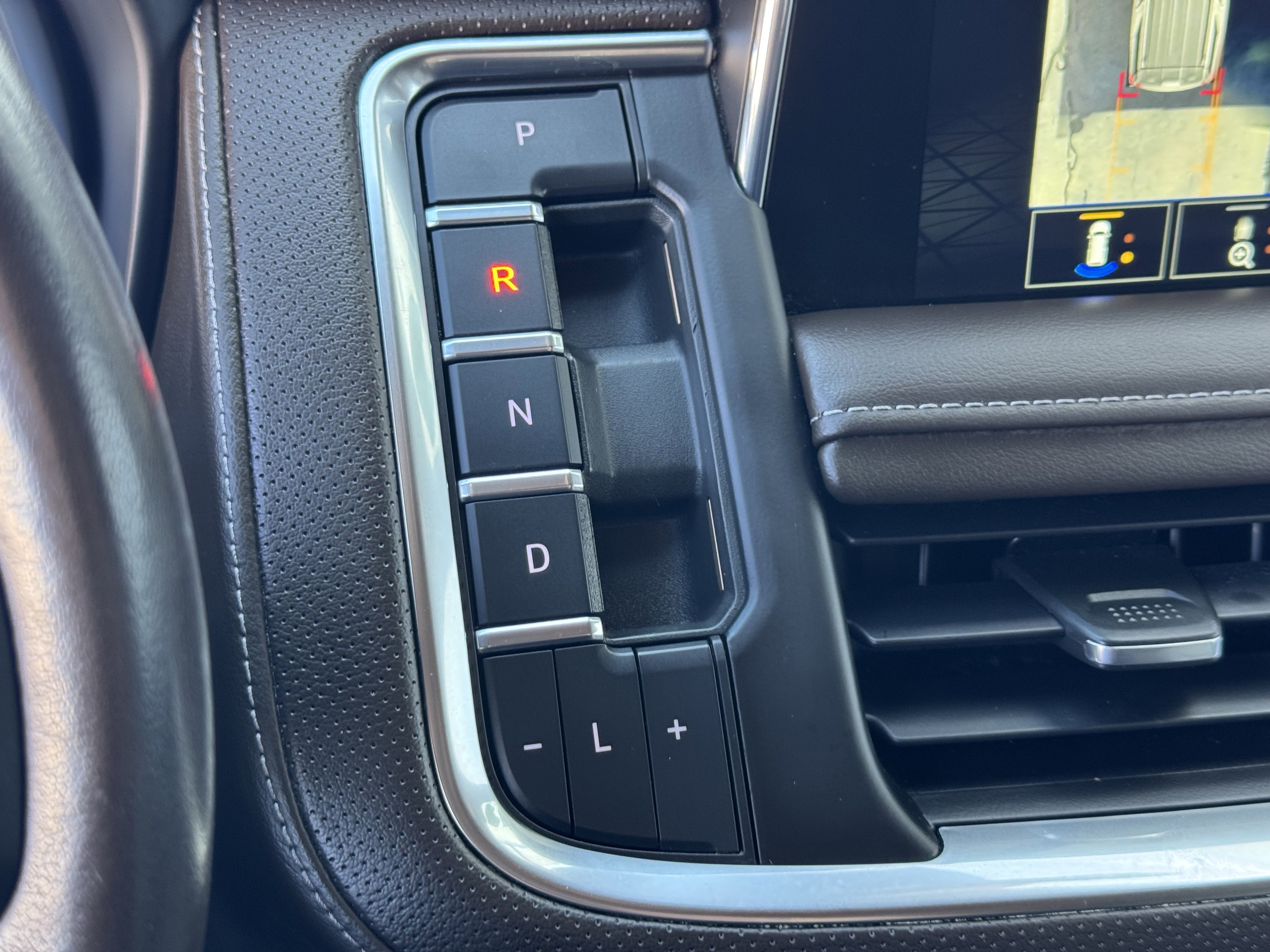 Used 2022 GMC Yukon SLT w/ SLT Luxury Package image 32