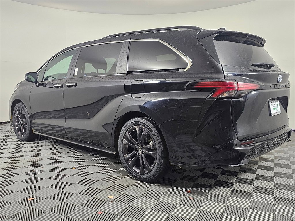 Used 2023 Toyota Sienna XSE image 5