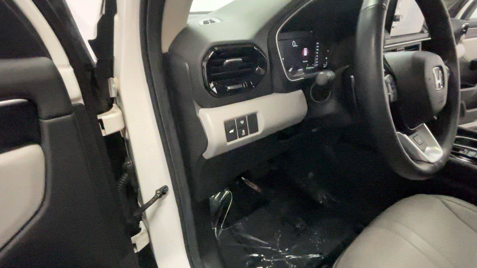 Used 2025 Honda Pilot Elite image 31