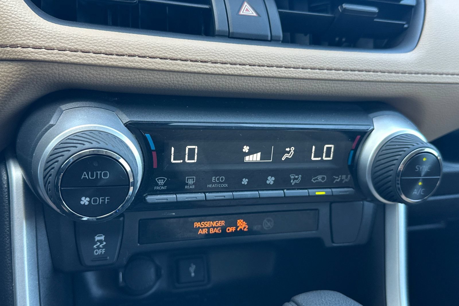 Certified 2022 Toyota RAV4 LE AWD/4WD image 28