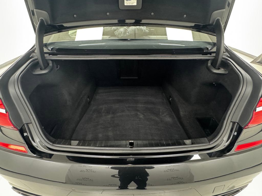 Used 2018 BMW 750i xDrive image 34
