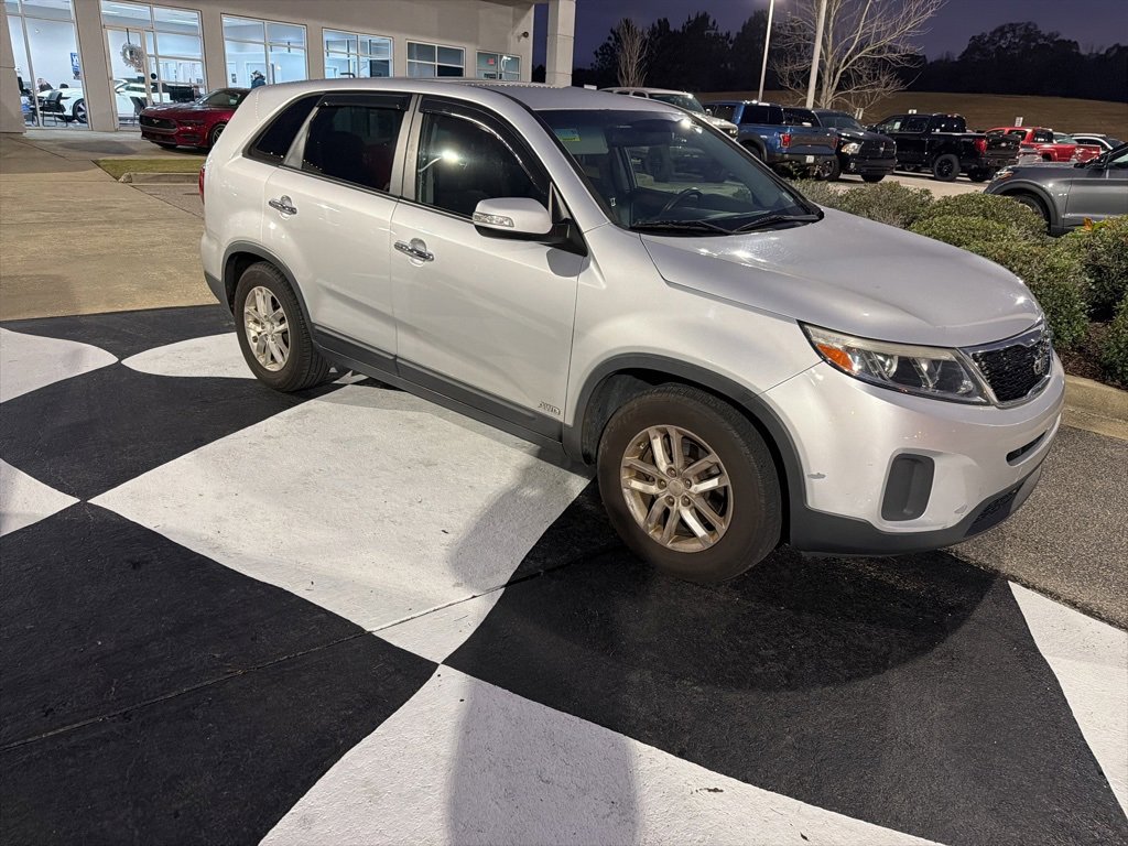 Used 2015 Kia Sorento LX image 2