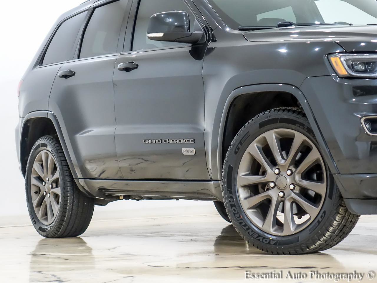 Used 2016 Jeep Grand Cherokee Limited 75th Anniversary AWD/4WD image 4