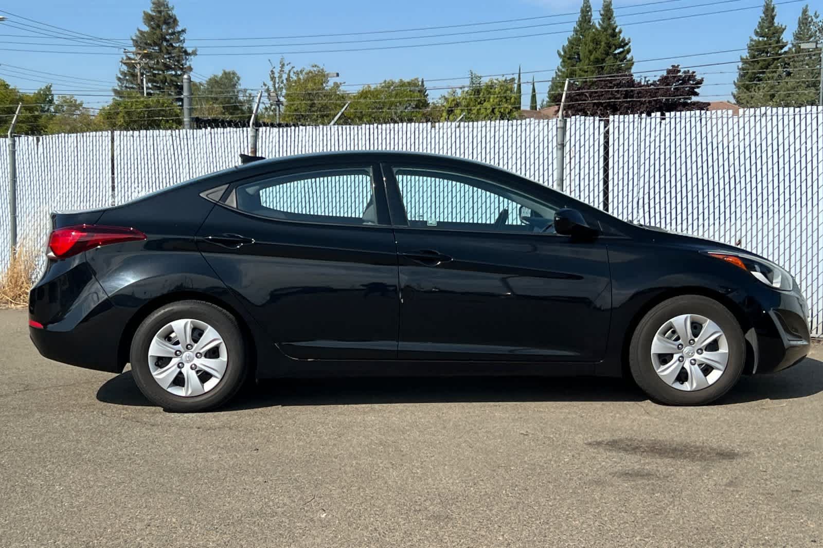 Used 2016 Hyundai Elantra SE FWD image 6