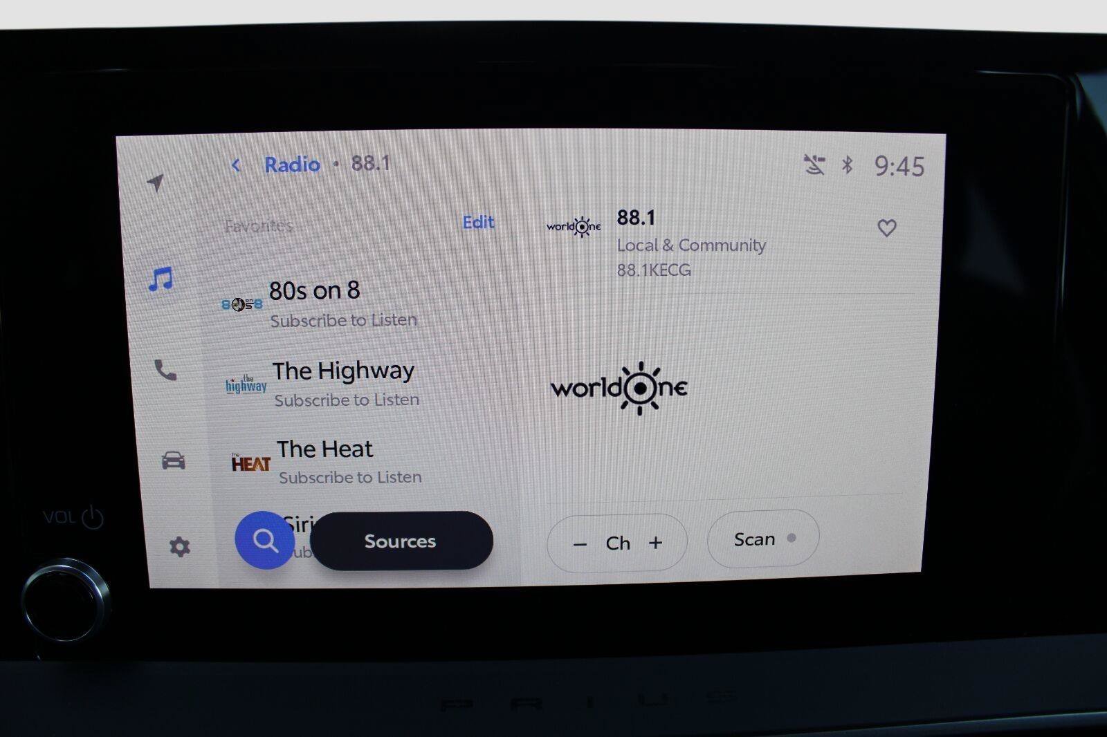 Used 2025 Toyota Prius XLE FWD image 22