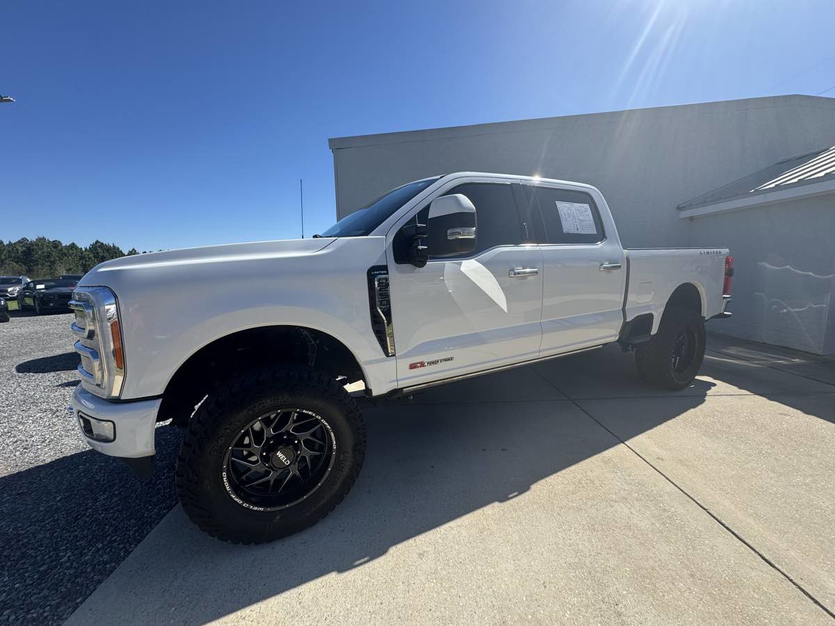 Used 2023 Ford F250 Limited w/ FX4 Off-Road Package image 39