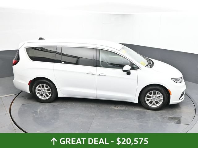 Used 2023 Chrysler Pacifica Touring-L FWD image 41