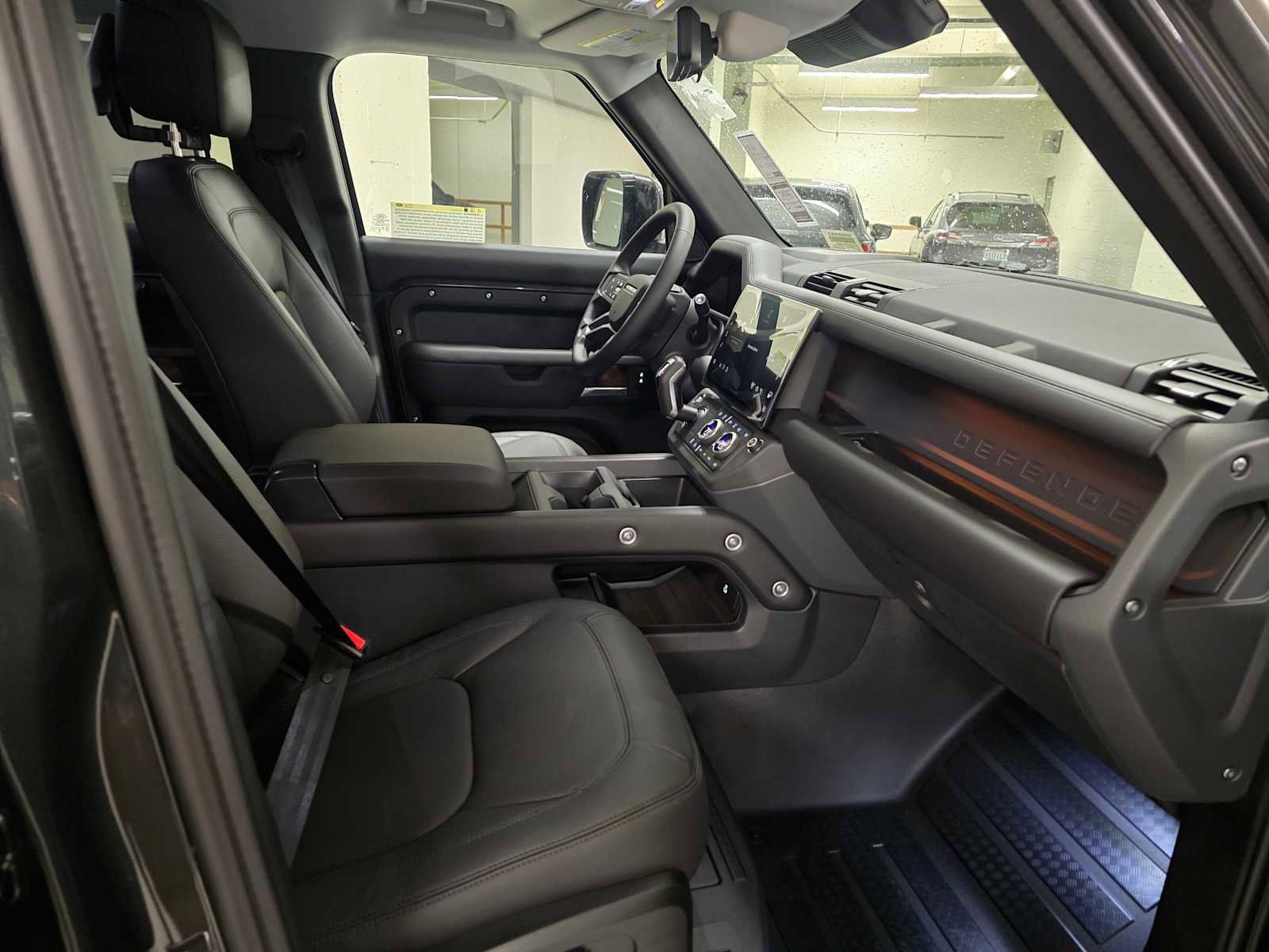 New 2026 Land Rover Defender 130 X-Dynamic SE image 11