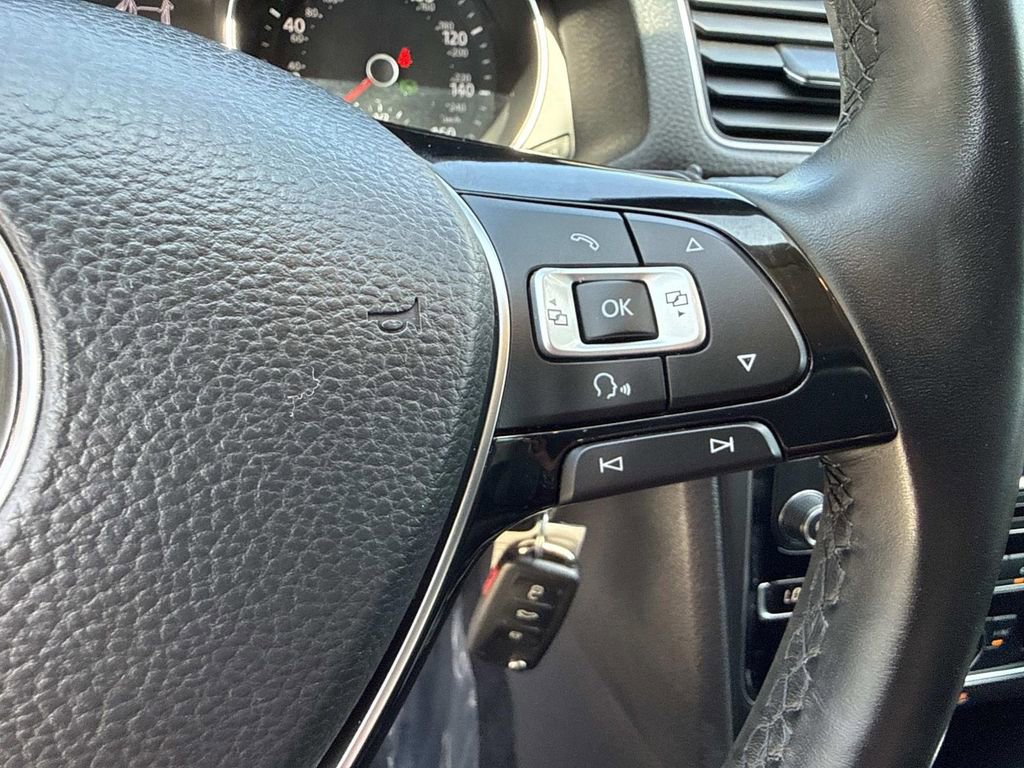 Used 2018 Volkswagen Passat 2.0T R-Line w/ R-Line Lighting Package FWD image 37
