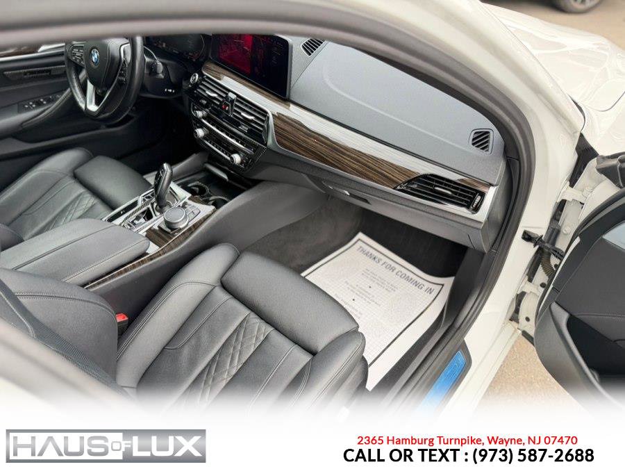 Used 2021 BMW 530i xDrive w/ Convenience Package AWD/4WD image 4