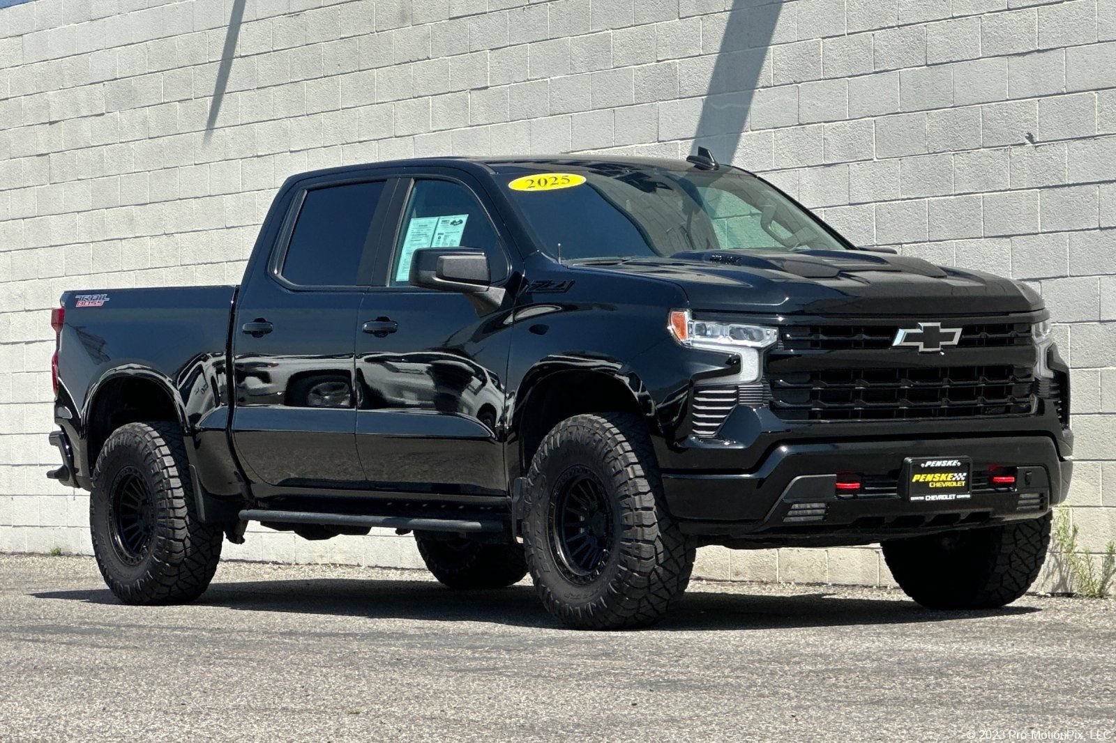 Used 2025 Chevrolet Silverado 1500 LT Trail Boss w/ LPO, Dark Essentials Package AWD/4WD image 1