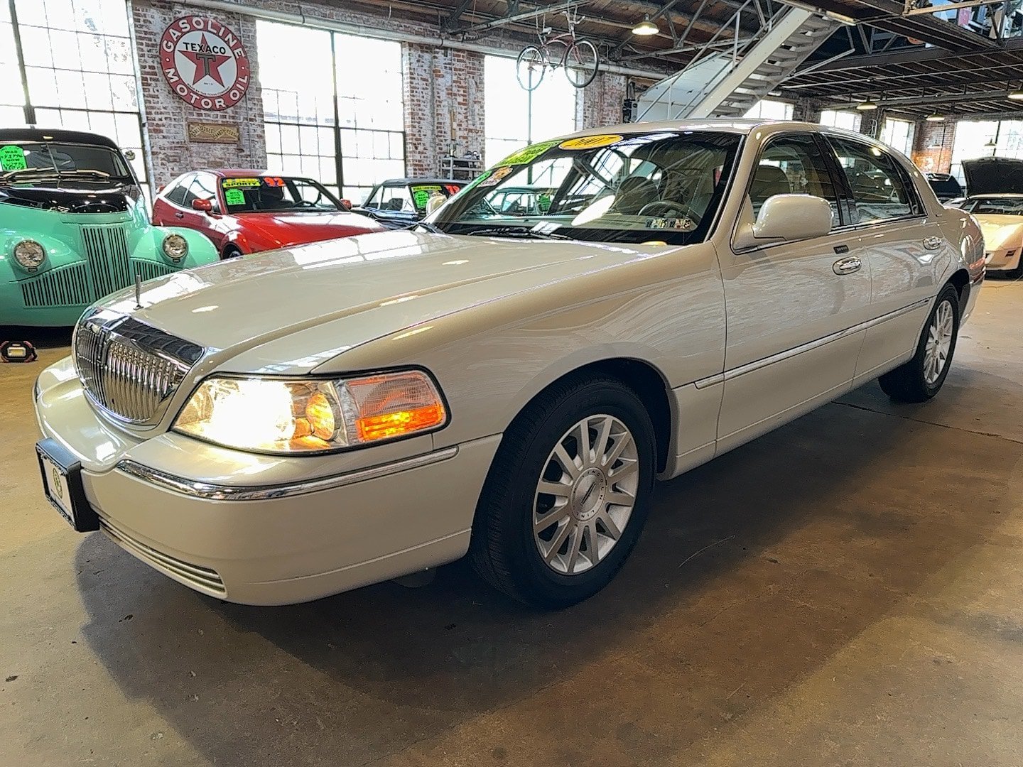 Used 2007 Lincoln Town Car Signature RWD image 6