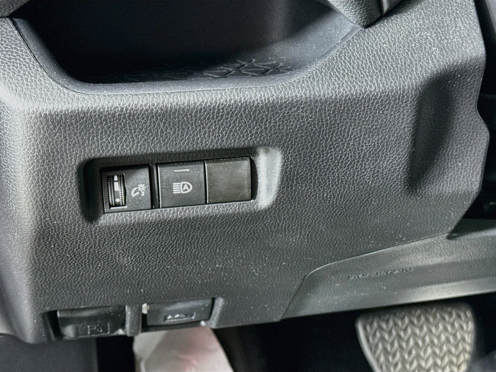 Certified 2025 Toyota RAV4 LE AWD/4WD image 10