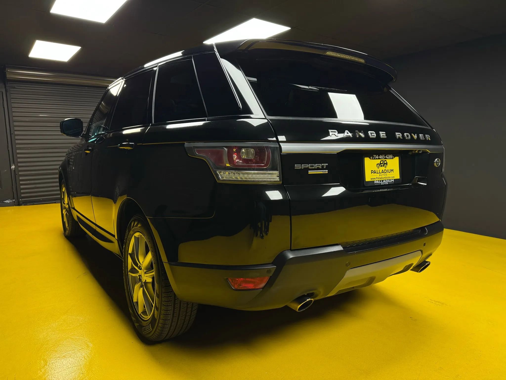 Used 2016 Land Rover Range Rover Sport SE image 4