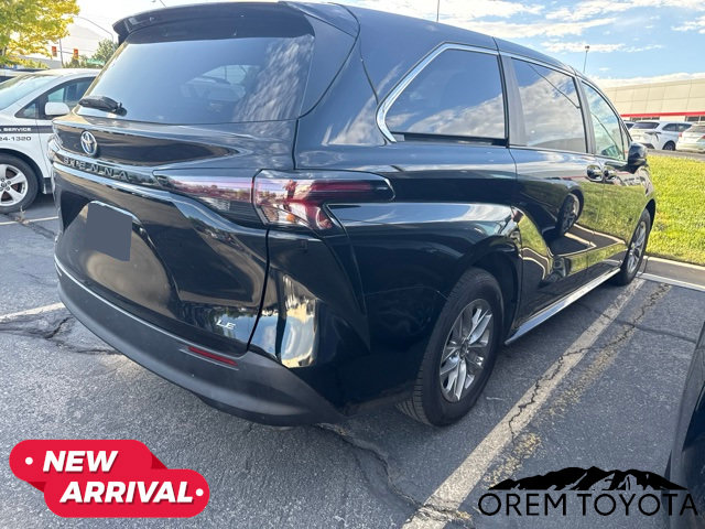 Used 2025 Toyota Sienna LE FWD image 12
