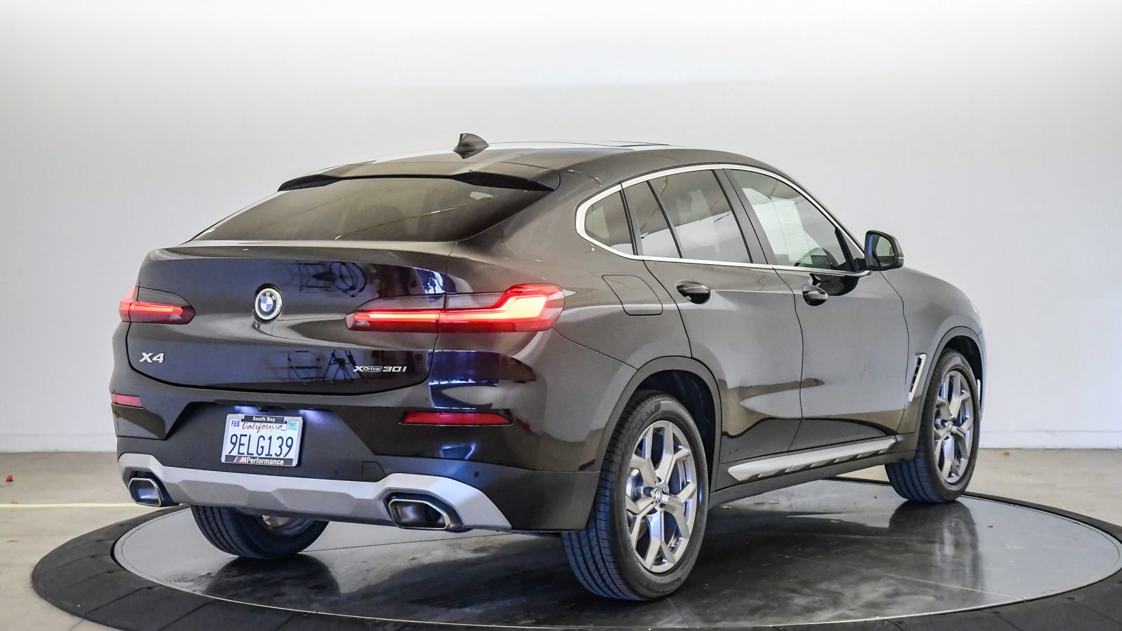 Certified 2023 BMW X4 xDrive30i w/ Convenience Package AWD/4WD image 3