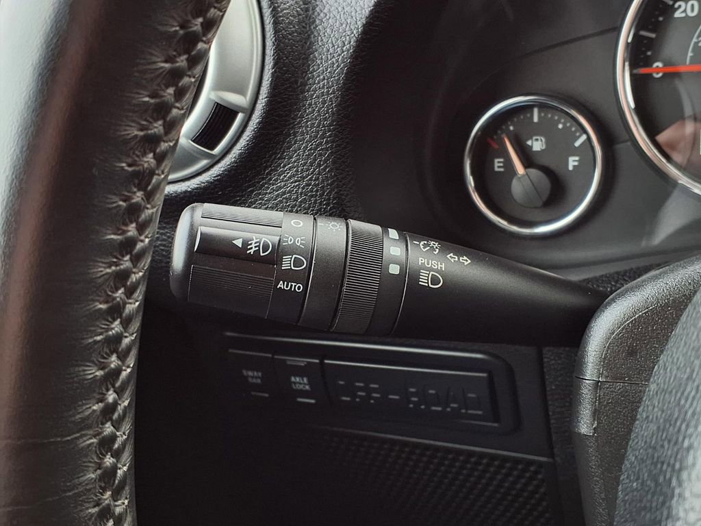 Used 2018 Jeep Wrangler Unlimited Rubicon w/ Connectivity Group image 12