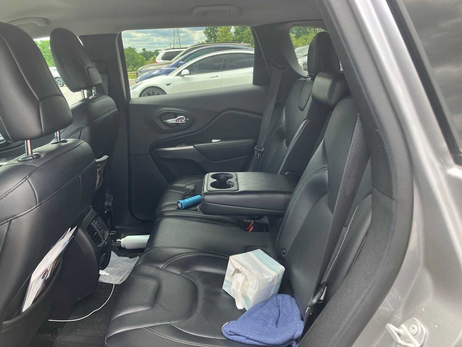 Used 2019 Jeep Cherokee Limited AWD/4WD image 18