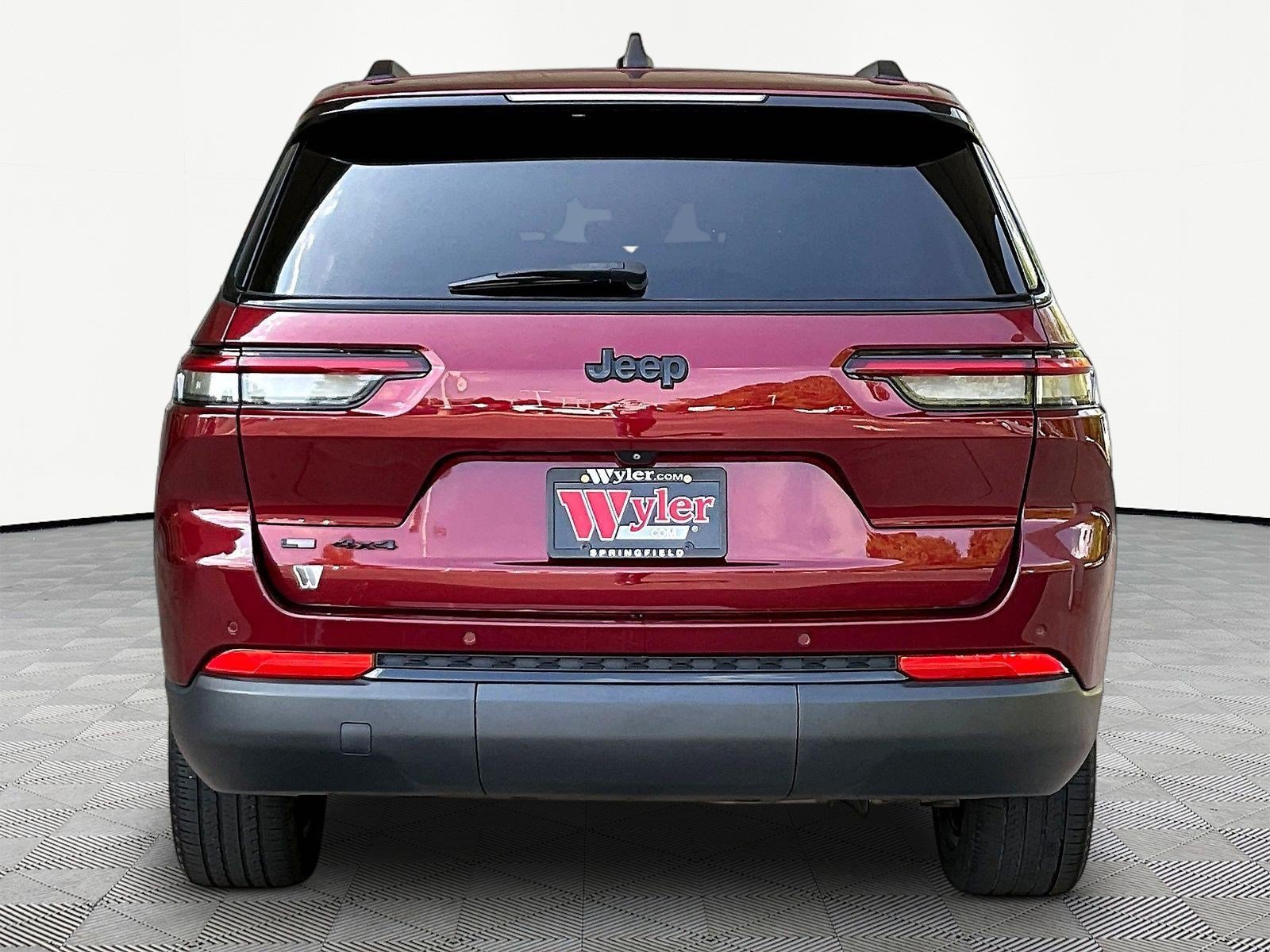 Used 2023 Jeep Grand Cherokee L Laredo AWD/4WD image 5