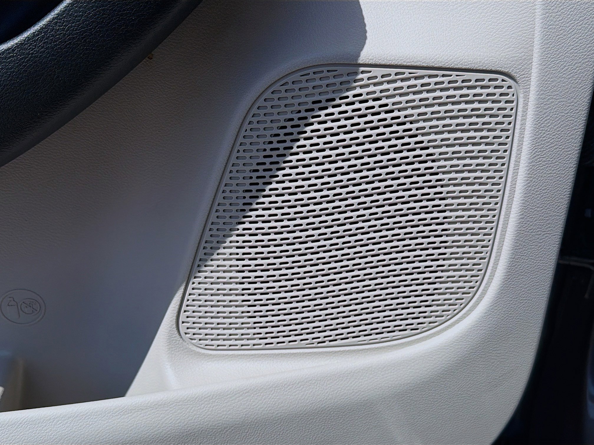 Used 2023 Chrysler Pacifica Touring-L image 26