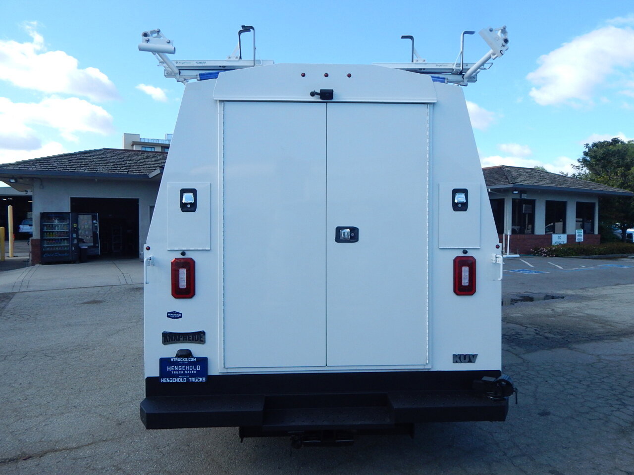 Used 2022 Ford E-450 and Econoline 450 Super Duty w/ Power Windows & Locks Group RWD image 7