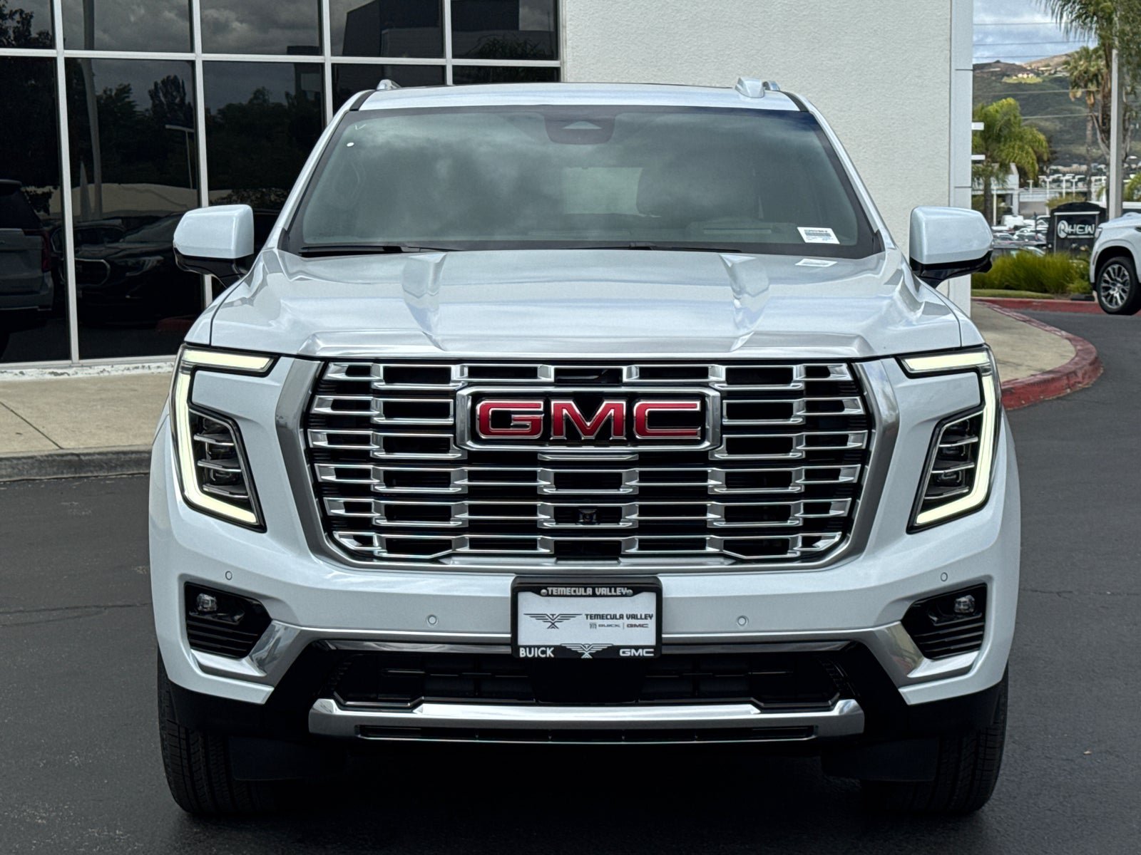 Used 2026 GMC Yukon XL Denali w/ Denali Reserve Package AWD/4WD image 5