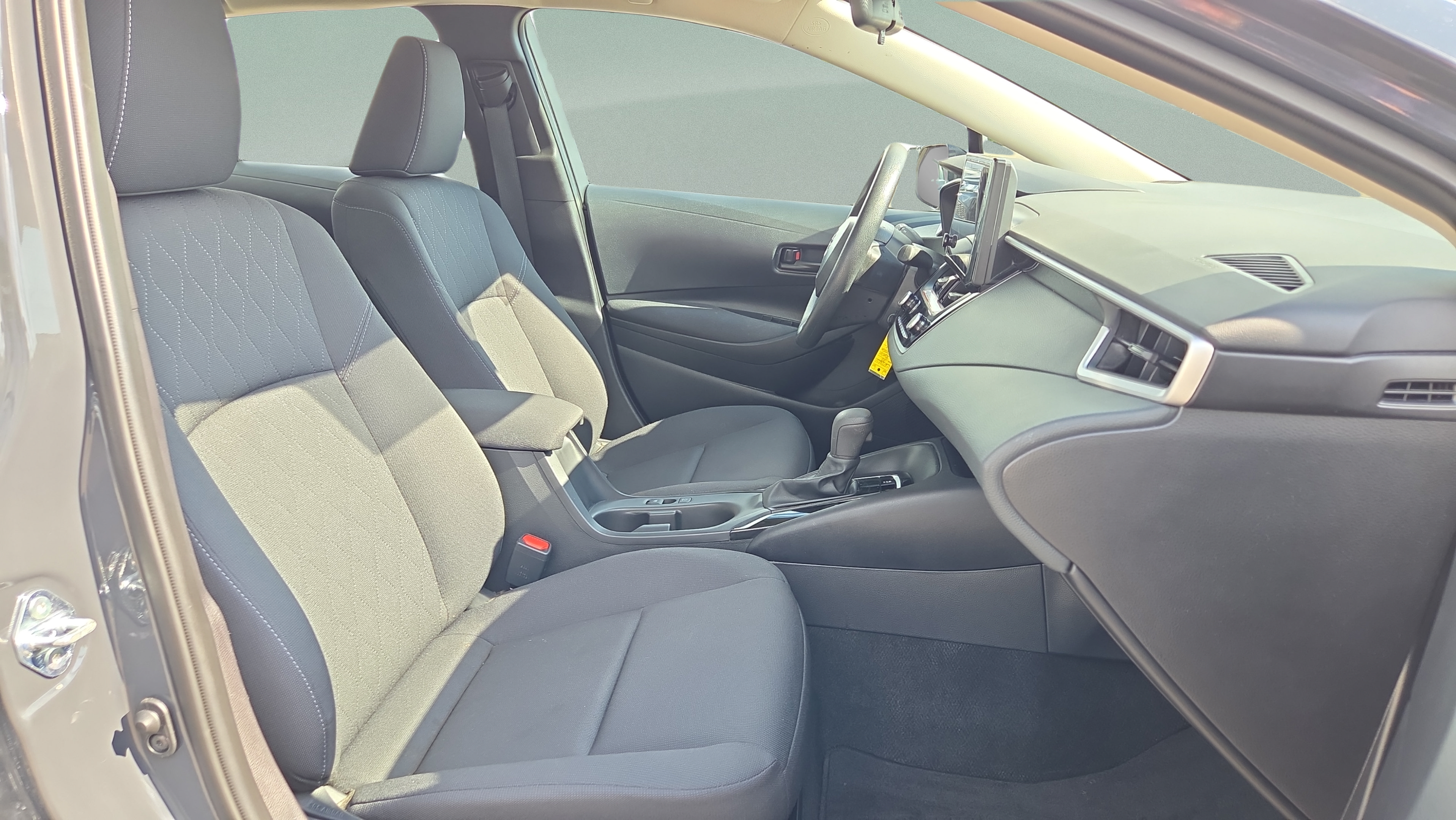 Used 2025 Toyota Corolla LE FWD image 18