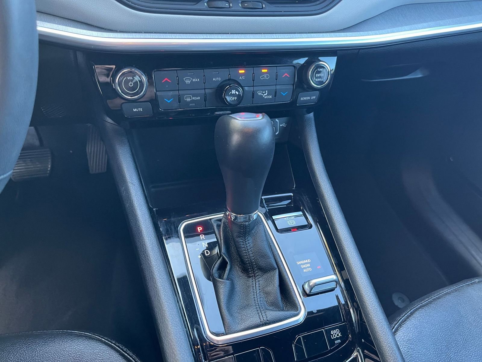 Used 2025 Jeep Compass Limited image 42