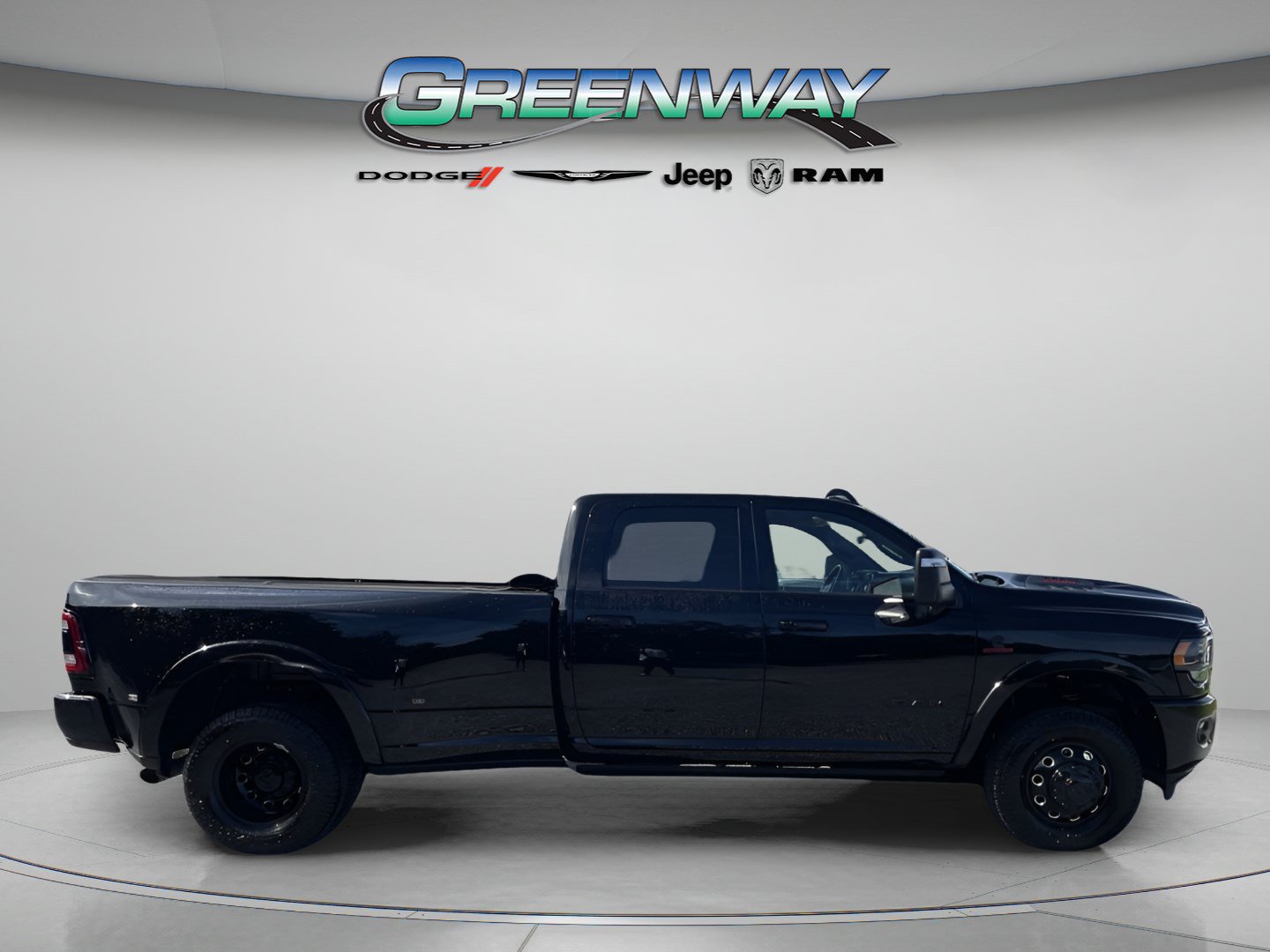 Used 2024 RAM 3500 Limited w/ Night Edition AWD/4WD image 5