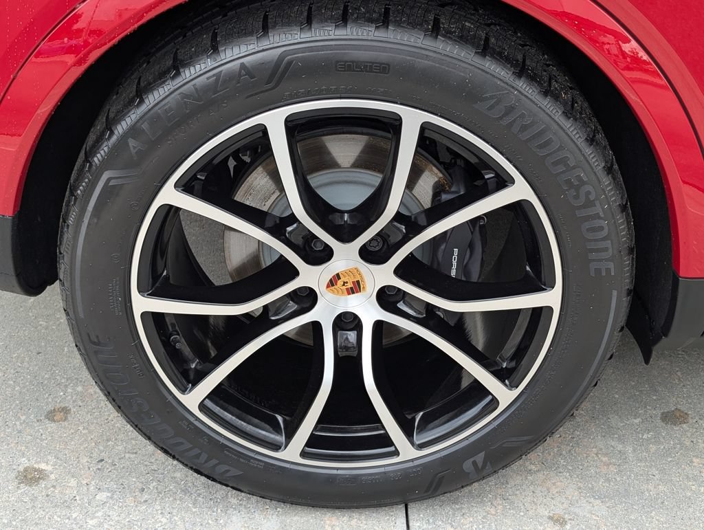 Certified 2025 Porsche Cayenne Coupe AWD/4WD image 31
