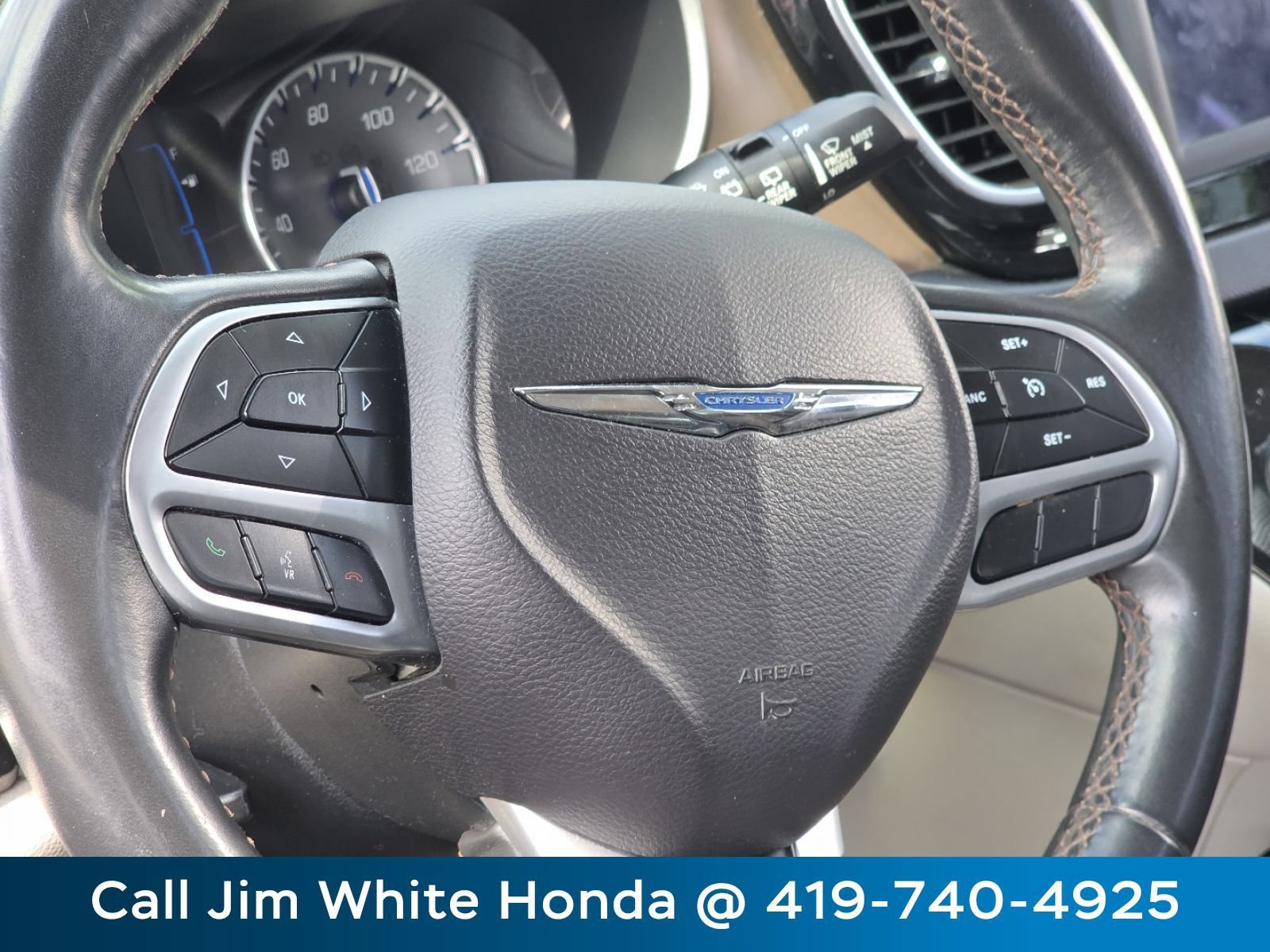 Used 2018 Chrysler Pacifica Touring-L FWD image 19