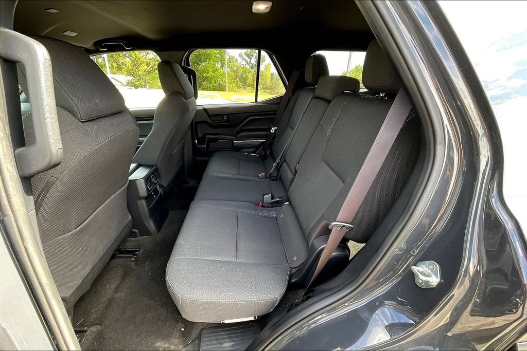 Used 2025 Toyota 4Runner SR5 AWD/4WD image 7