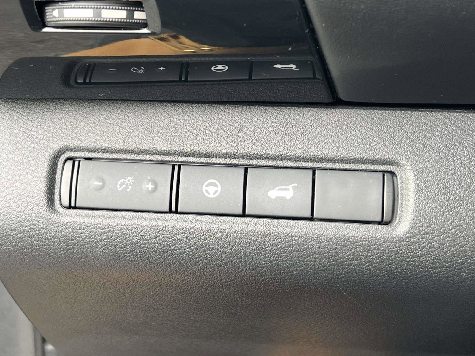 Used 2022 Nissan Pathfinder SV w/ SV Premium Package image 23