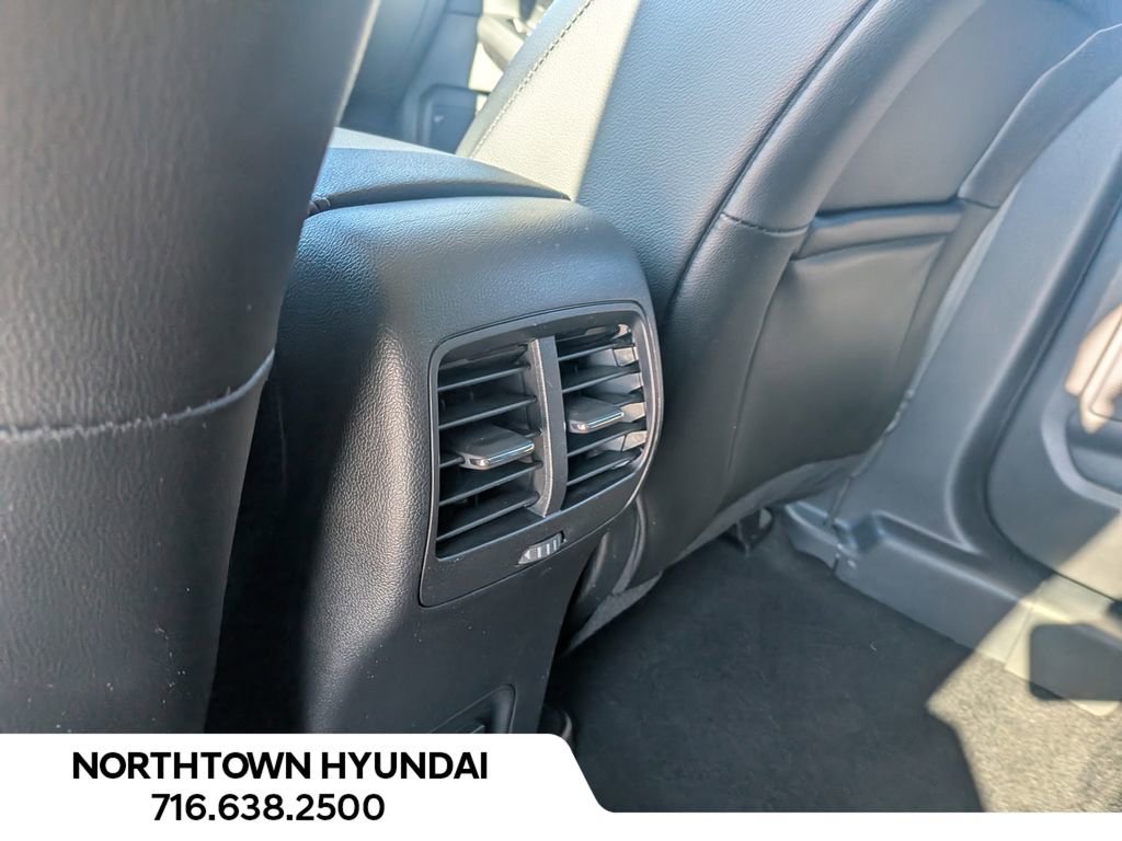 Used 2020 Ford Escape Titanium image 33