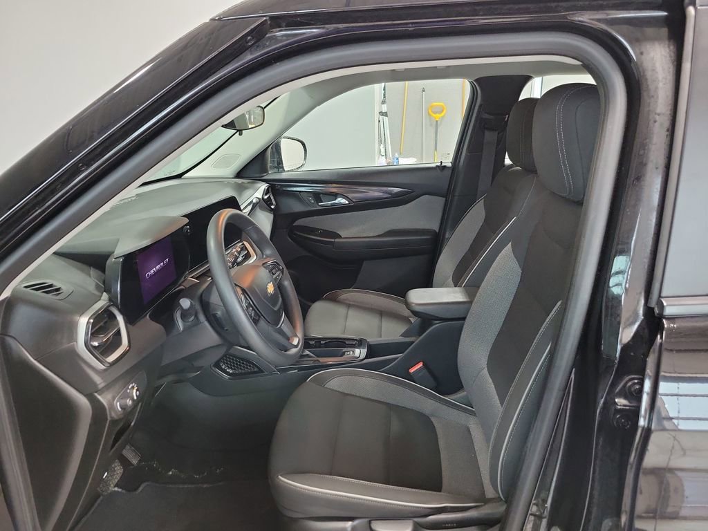 Used 2024 Chevrolet TrailBlazer LS image 2