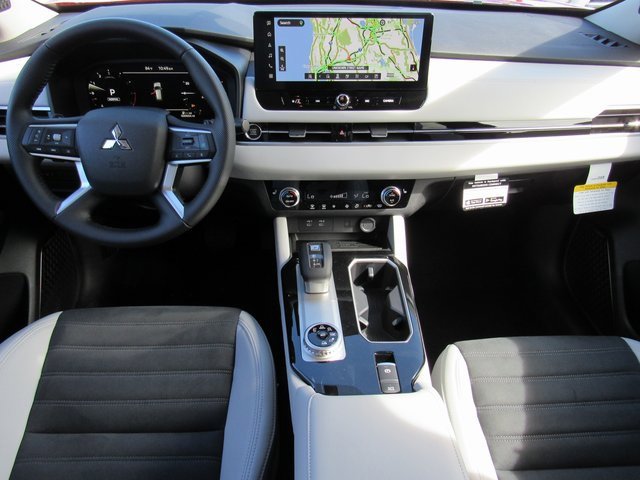 New 2025 Mitsubishi Outlander SE image 10