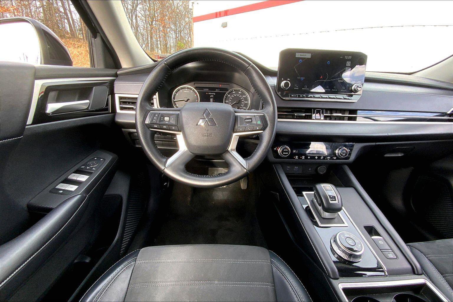 Used 2024 Mitsubishi Outlander SE image 5