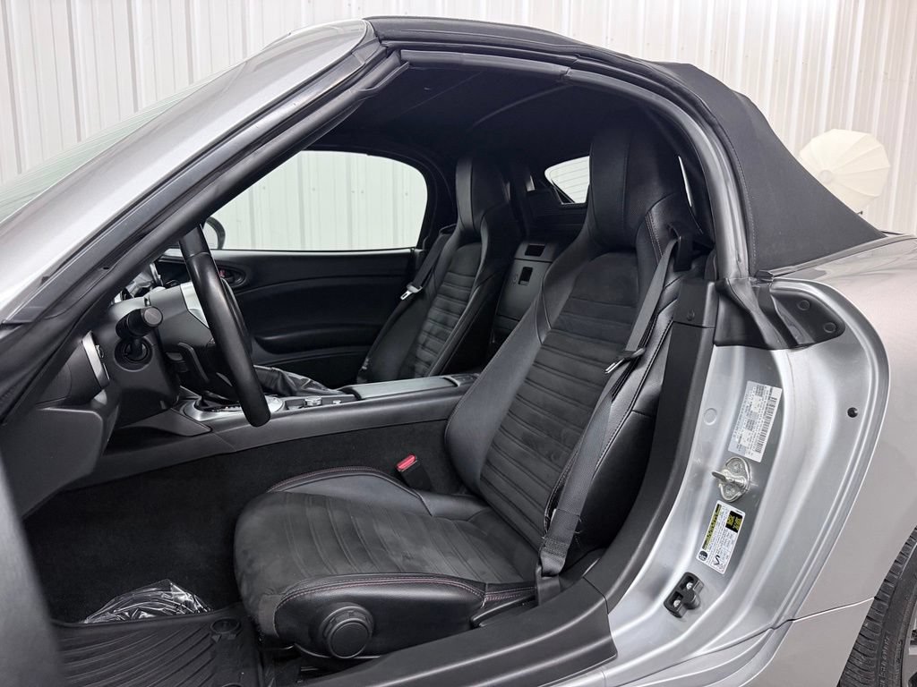 Used 2017 FIAT 124 Spider Abarth RWD image 18