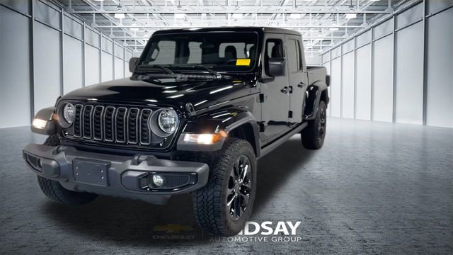 Used 2025 Jeep Gladiator Sport image 5