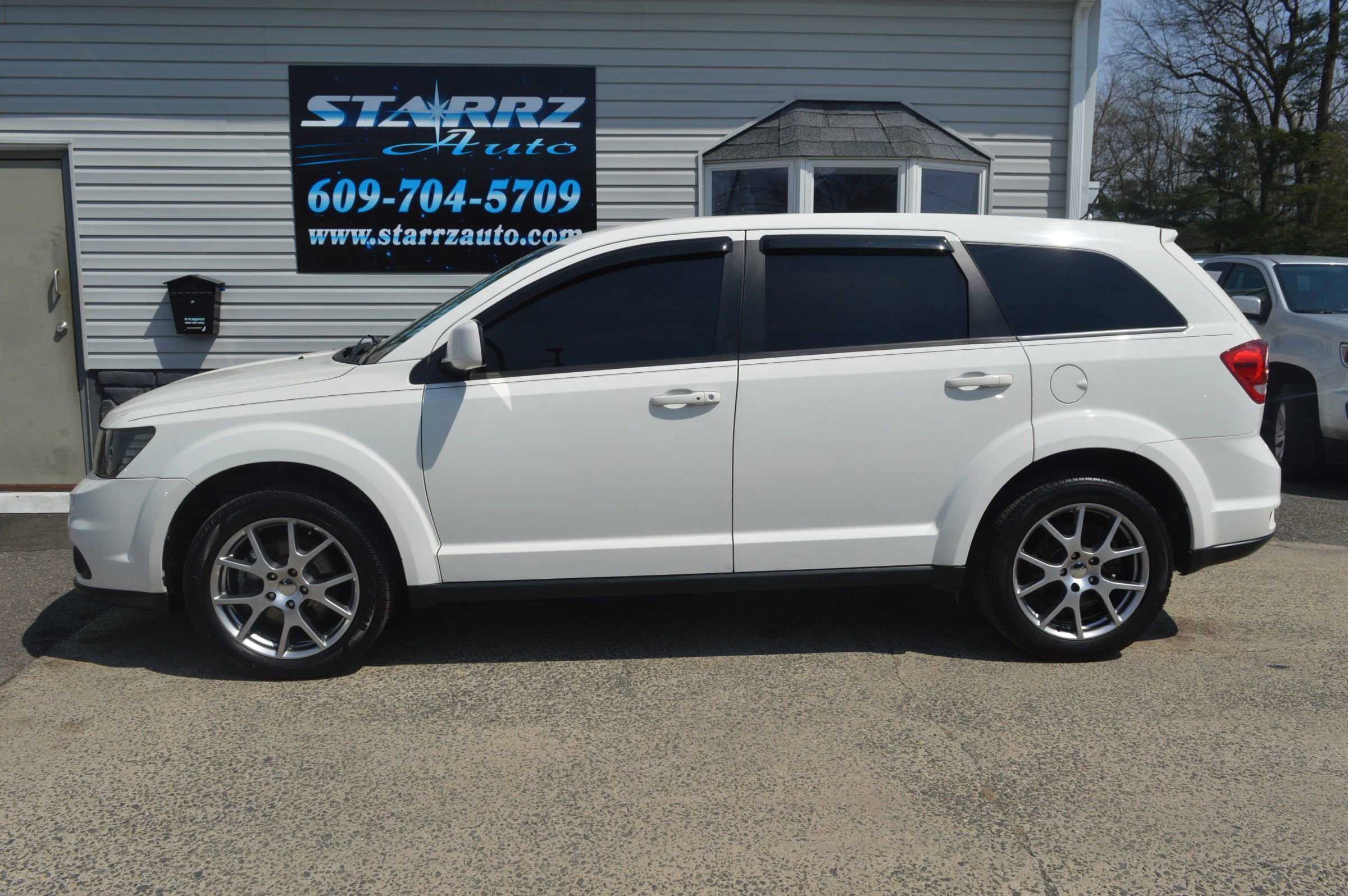 Used 2015 Dodge Journey R/T w/ Flexible Seating Group image 2