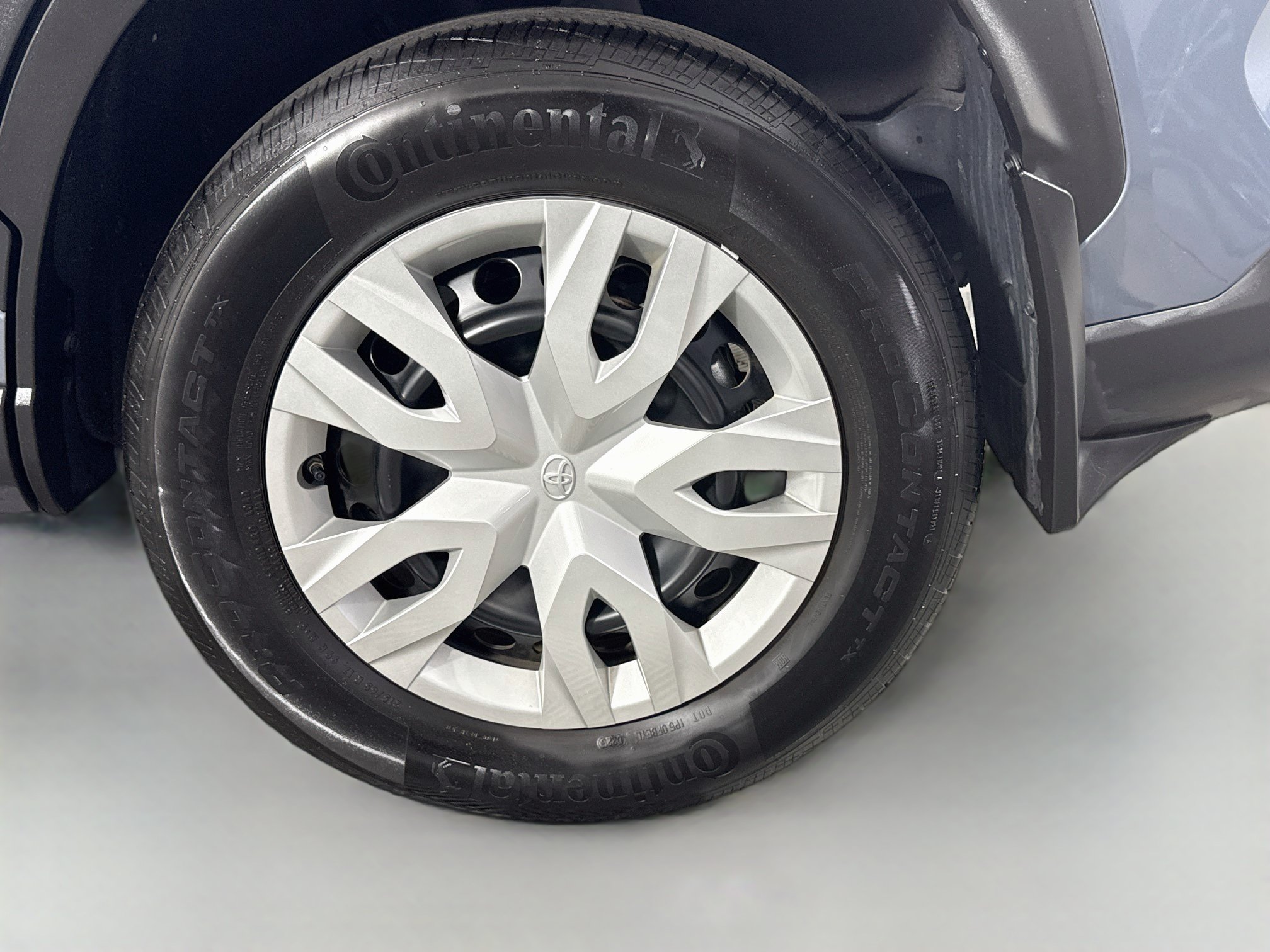 Used 2025 Toyota Corolla Cross L FWD image 29