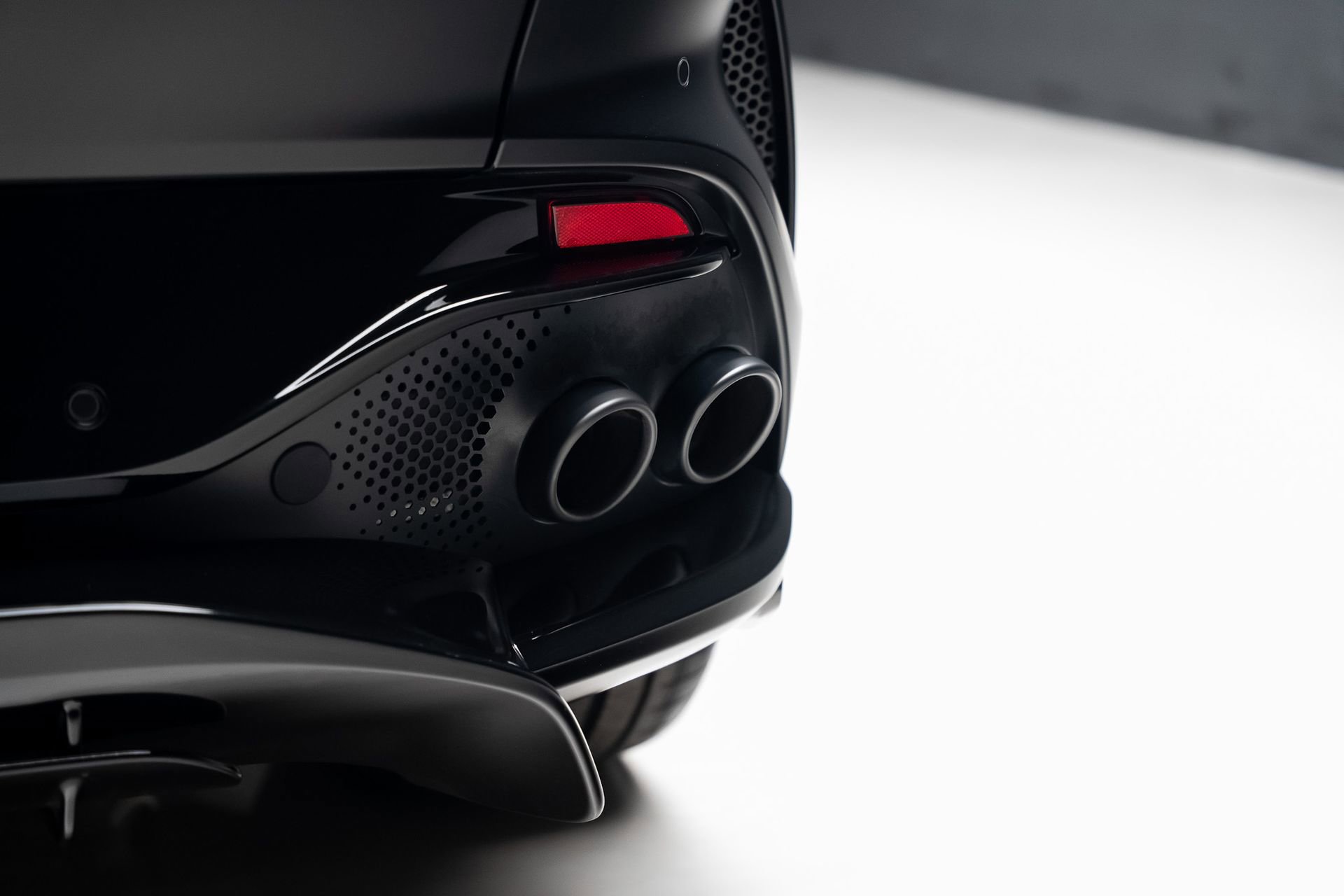 Used 2023 Aston Martin DBX 707 image 31