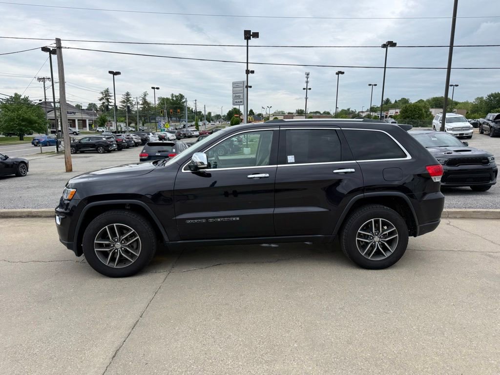 Used 2018 Jeep Grand Cherokee Limited AWD/4WD image 9
